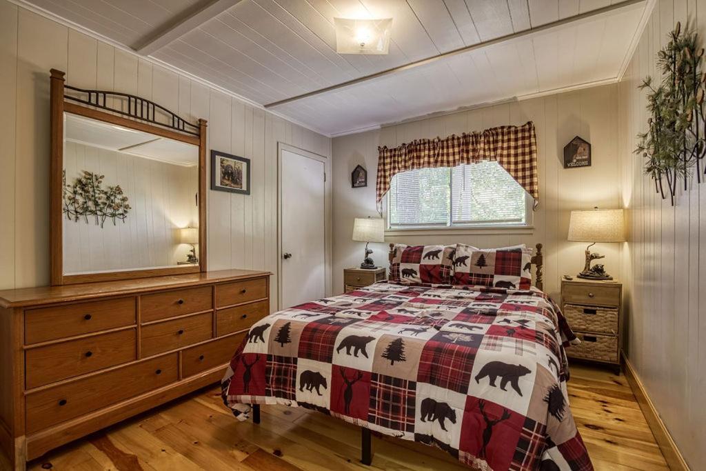 Four Bears Den, Hot Tub, 1089 Of Free Attraction Tickets For Each Paid Day, Dollywood And More Gatlinburg Zewnętrze zdjęcie