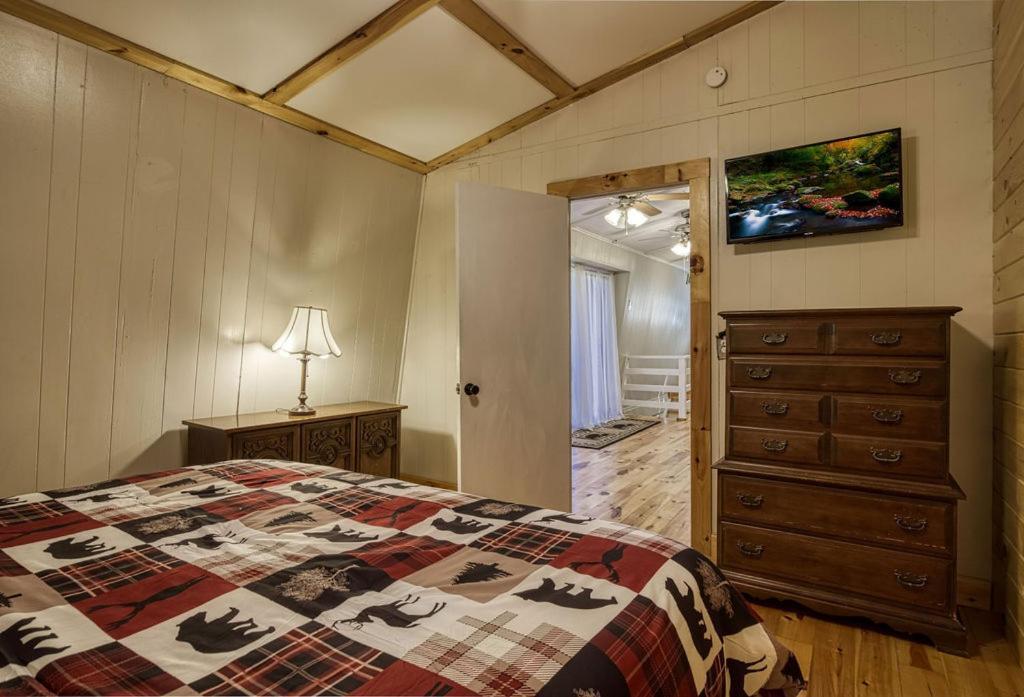 Four Bears Den, Hot Tub, 1089 Of Free Attraction Tickets For Each Paid Day, Dollywood And More Gatlinburg Zewnętrze zdjęcie