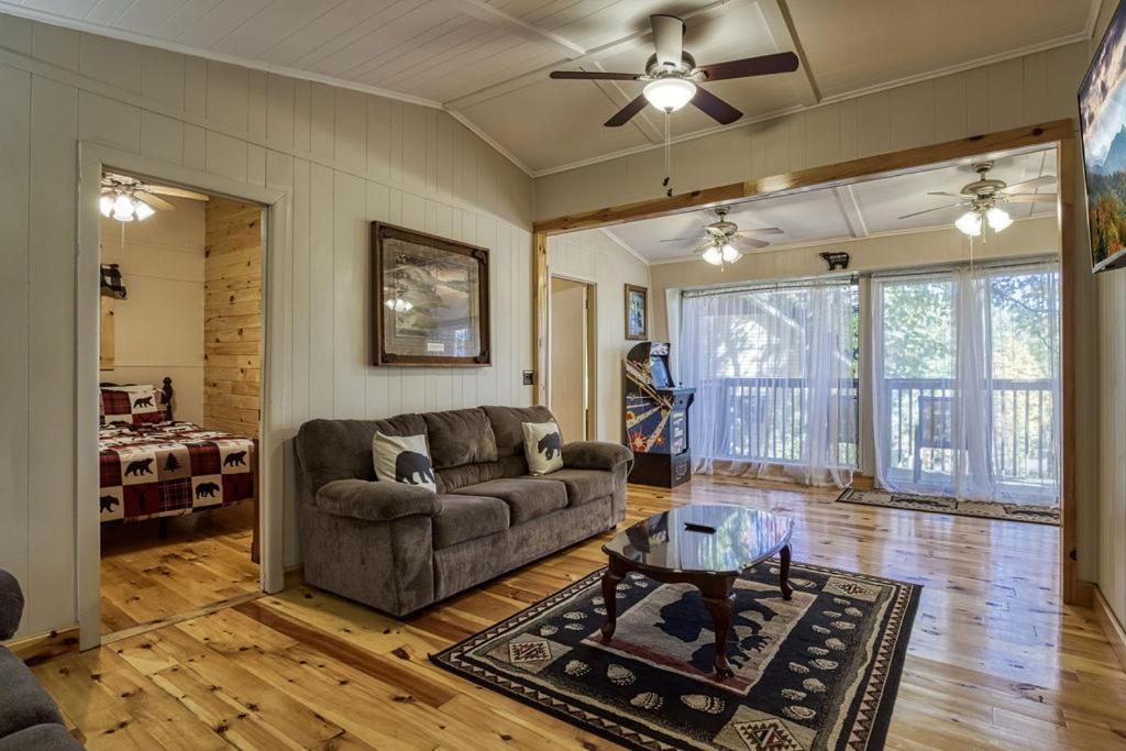 Four Bears Den, Hot Tub, 1089 Of Free Attraction Tickets For Each Paid Day, Dollywood And More Gatlinburg Zewnętrze zdjęcie
