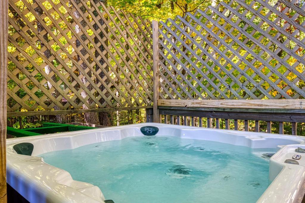 Four Bears Den, Hot Tub, 1089 Of Free Attraction Tickets For Each Paid Day, Dollywood And More Gatlinburg Zewnętrze zdjęcie